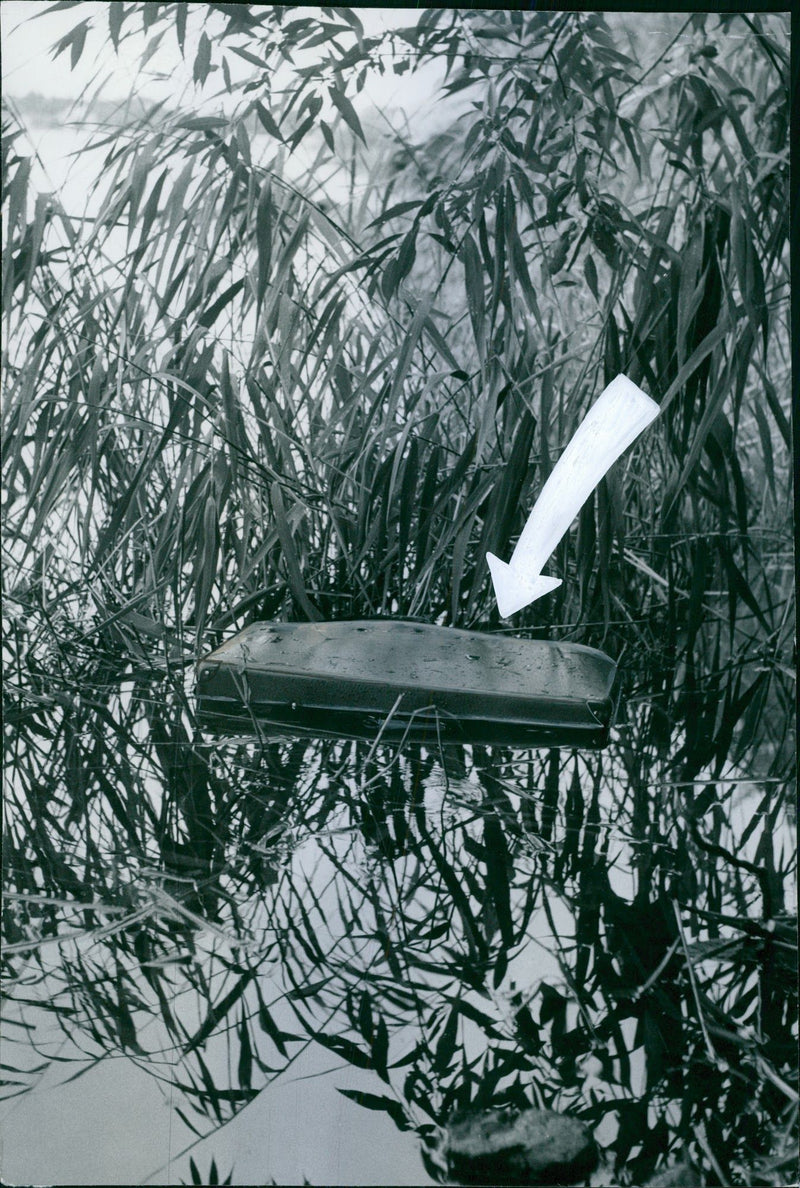 Sand-filled bag that ended up in the reeds after reconstruction, the investigations into the murder of Kerstin Blom. - Vintage Photograph