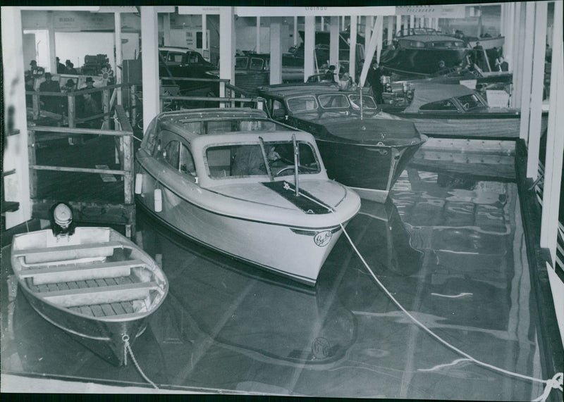 Magnificent Bog-boats in the natural environment of the Boat Show "Boat Show". - 8 April 1949 - Vintage Photograph