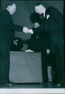Carl-Axel RydbÃ¶ck receive premium by Axel GjÃ¶res clerk at the Swedish association's fourth business administration course completion in the Concert Hall. - Vintage Photograph