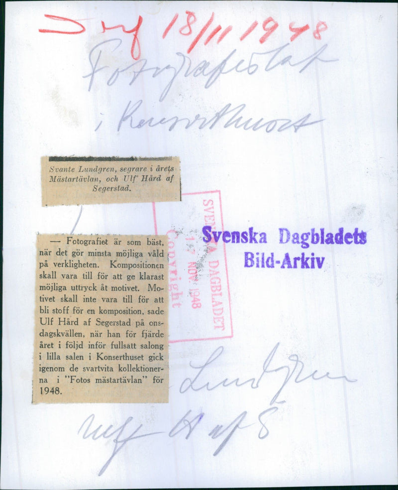 Svante Lundgren, winner of this year's MÃ¤startÃ¤vlan, and Ulf Hard af Segerstad under "Fotos mÃ¤startavlan" in the Concert Hall. - 17 November 1948 - Vintage Photograph