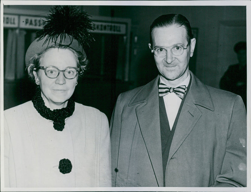 Carl Steele with Mrs Hilma arrives at Bromma with the New York Planet - 17 November 1948 - Vintage Photograph