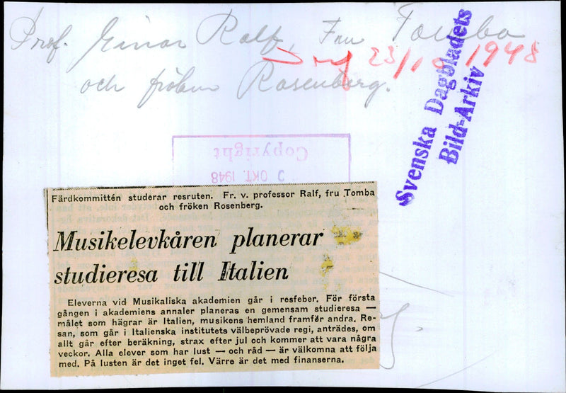 Onboard Committee is studying the route of the Academy of Music students' study trip to Italy. Prof. Ralf, wife Tomba and Miss Rosenberg. - 23 October 1948 - Vintage Photograph