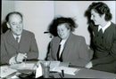 Onboard Committee is studying the route of the Academy of Music students' study trip to Italy. Prof. Ralf, wife Tomba and Miss Rosenberg. - 23 October 1948 - Vintage Photograph