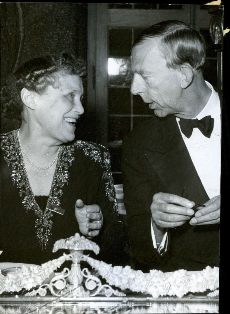 Prince William and Mrs. Leach from the United States at the banquet table in the Golden Hall - 7 June 1946 - Vintage Photograph