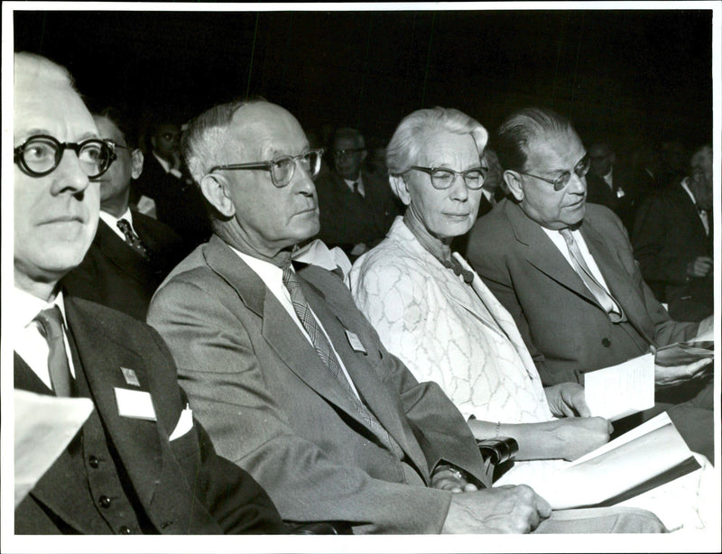 International Statistical Institute 30th Session of the Concert Hall. RC Geary, H. Marshall, Ã¶verdir. K. Cook and Prime Minister Erlander. - Vintage Photograph