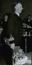 Ivar Widner got flowers at the farewell concert at the Royal Academy of Music - 26 September 1919 - Vintage Photograph