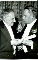 Music Association in Stockholm Reward. Conspiracy Edvin Kallstenius receives the music reward of Dr Sven Wilson - Vintage Photograph
