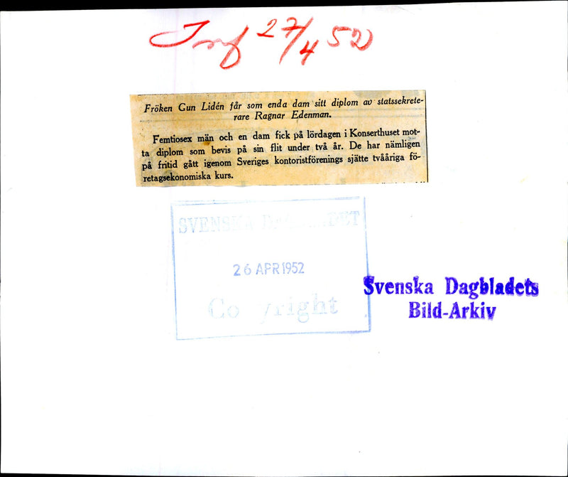 Sweden clerk association's sixth two-year business administration course ended with the diploma ceremony in the Concert Hall. Frk LidÃ©n will receive a diploma of State Secretaries. R. Edenman. - Vintage Photograph