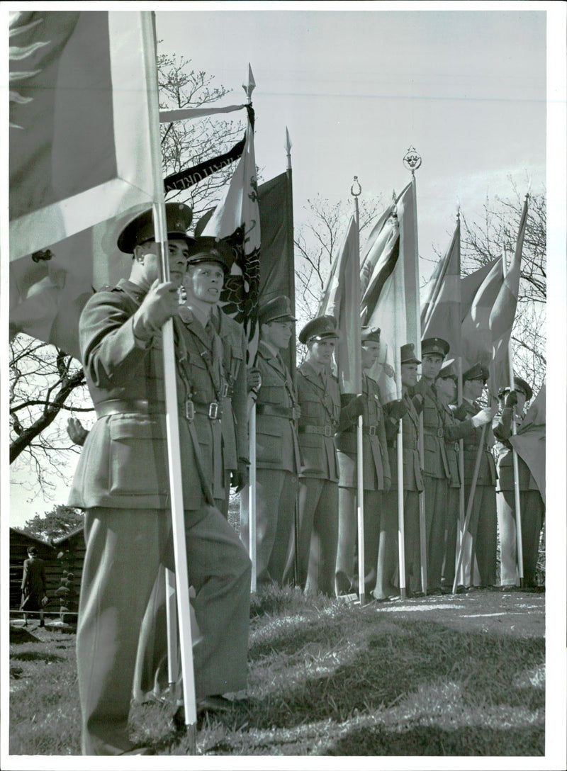 Military companion compound vÃ¥rparad - Vintage Photograph