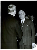 TeknologfÃ¶reningens annual meeting and meeting with the Medical Association in the Concert Hall. King congratulates prof. Erdtman the anniversary price. - Vintage Photograph