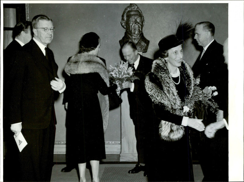 40th Agricultural Weekly sessions in the Concert Hall. From left Prince Bertil (obscured), King, Princess Sibylla and queen arrives. - Vintage Photograph