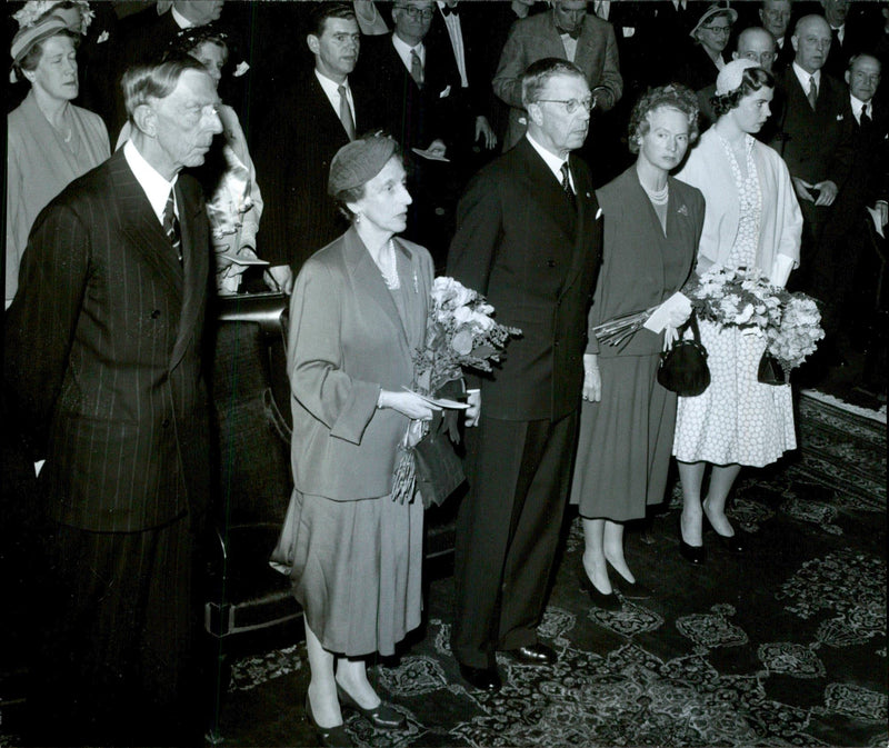 KAK's 50th anniversary was celebrated at the Concert Hall, including with the distribution of medals. Prince William, Queen, King o. Princesses Sibylla and Margaret attended. - Vintage Photograph