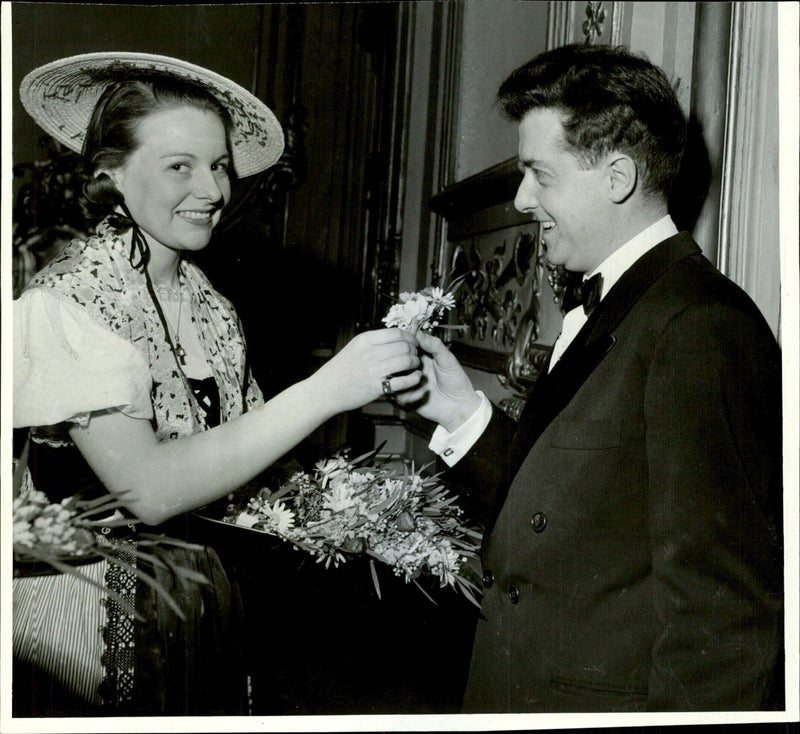 SoarÃ© introduces Alliance Francaise, with French writer Jean-Louis Curtis, in the Grand Hotel&