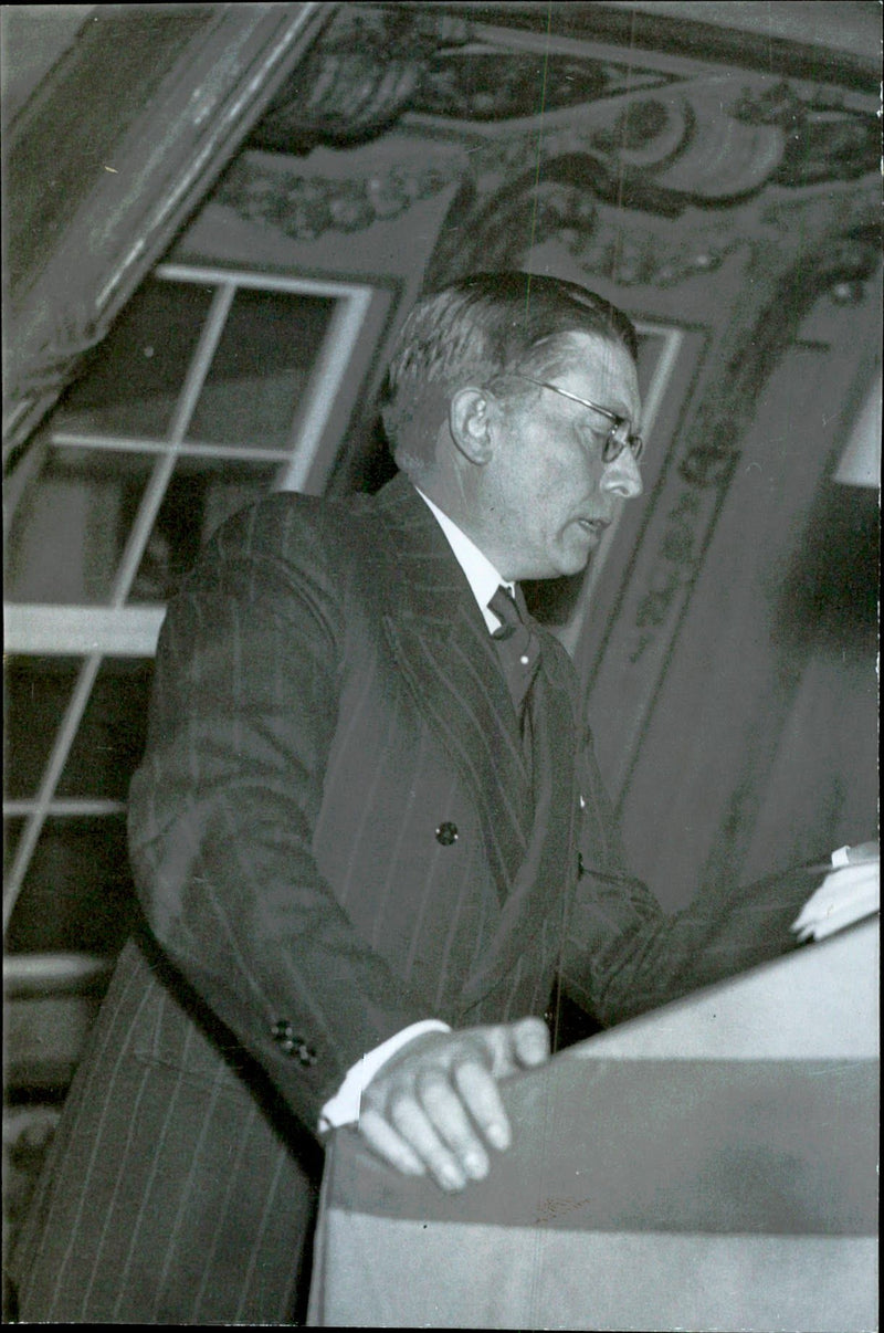 Svea company's boss, dir. Emanuel HÃ¶gberg gives lectures on "War impact on our shipping links" in the Maritime Museum - 2 November 1940 - Vintage Photograph