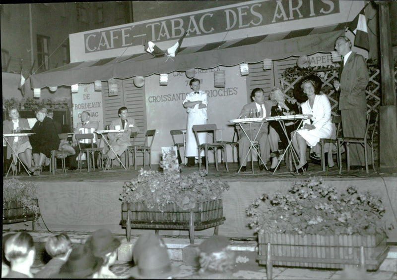 Stockholm's open-air concert in Juno plot at PrÃ¤stgatan was a success - 7 September 1944 - Vintage Photograph