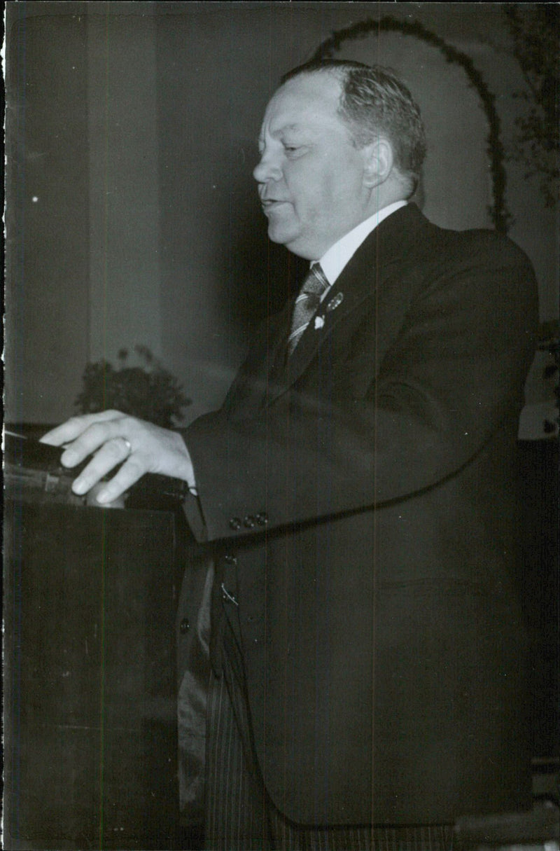 Government GjÃ¶res speaks at the Cooperative Association's anniversary congress in the Concert Hall - 26 May 1944 - Vintage Photograph