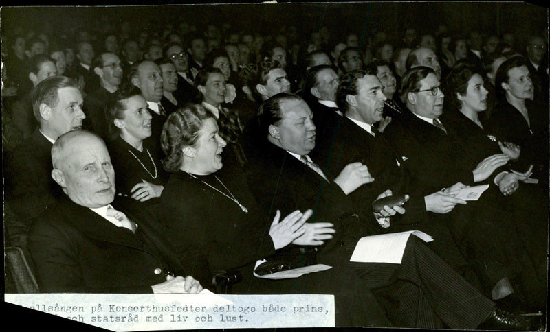 Sing-along at the concert hall where both princes, generals and cabinet ministers attended - 20 December 1943 - Vintage Photograph
