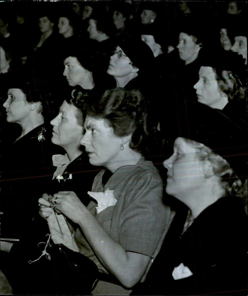 Public Image of the women's discussion of domestic issue as Professional Women's Club in Stockholm arranged on the Academy of Music - 23 March 1943 - Vintage Photograph