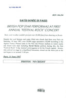 David Bowie appears on the Pare des Princes stadium. - Vintage Photograph