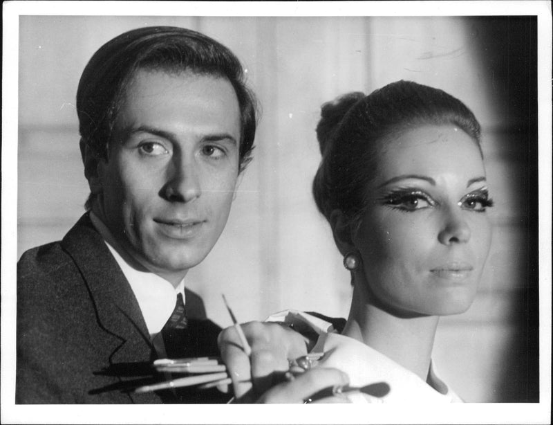 The model Sarah Stuart with make-up artist Pable - Vintage Photograph