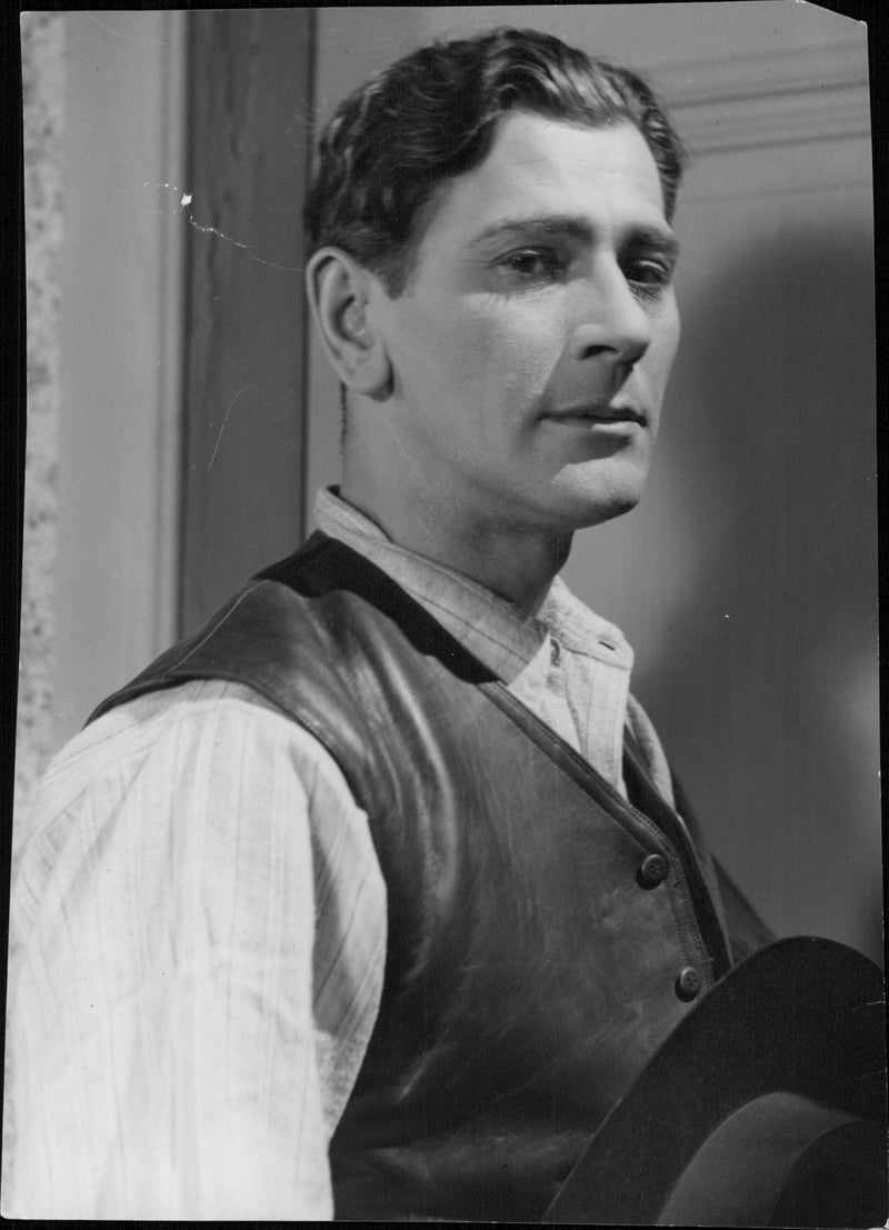 Edvin Adolphson in "The Song of the Blood-Red Flower" - 10 November 1934 - Vintage Photograph