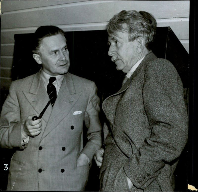 Harry Blomberg in co-operation with Dr Axel Gauffin during the poetry conference in Sigtuna - 22 September 1942 - Vintage Photograph