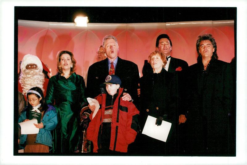 Bill Clinton sings the National Christmas Tree Festival together with famous artists - Vintage Photograph