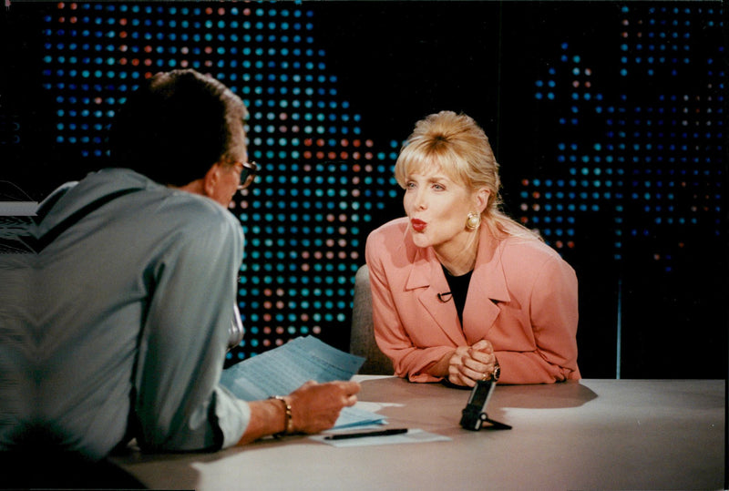 Gennifer Flowers berättar för CNN om sitt 12-åriga förhållande till Bill Clinton - Vintage Photograph