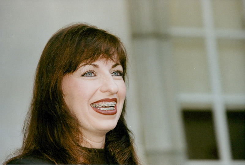 Paula Corbin Jones hävdar att Bill Clinton erbjöd henne sexuella tjänster - Vintage Photograph