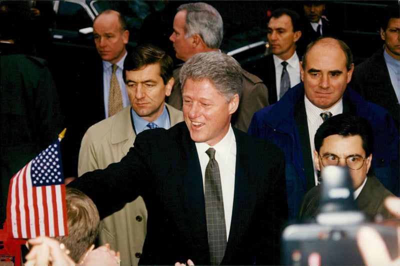 Bill Clinton gets standing ovations during his state visit to London. - Vintage Photograph