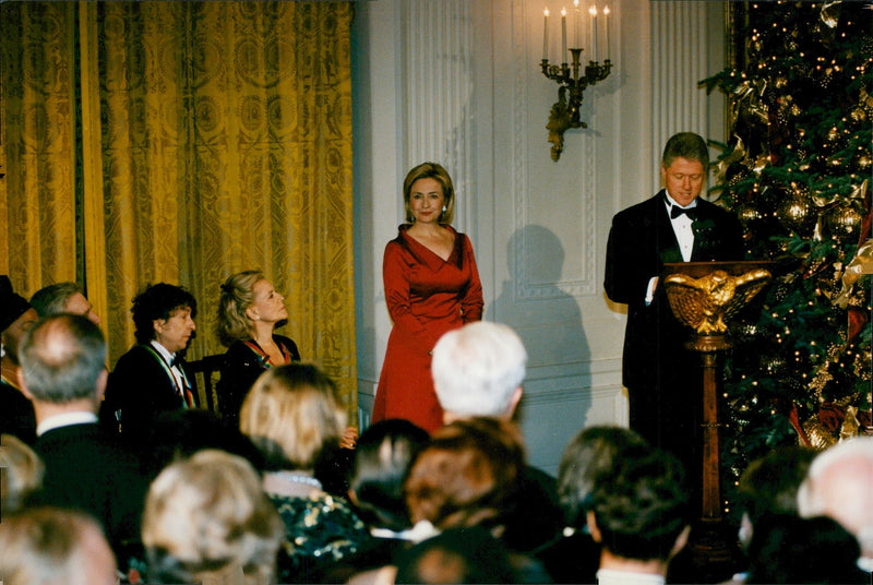 President Bill Clinton with the first lady Hillary awards prizes to artists in the Kennedy Center - Vintage Photograph