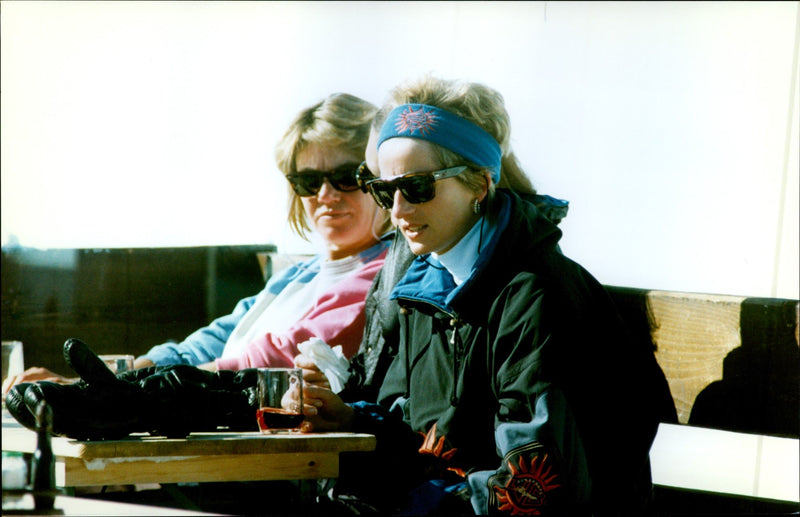 Princess Diana on a skiing holiday in Lech am Arlberg. Here with her friends Kate Menzies and Catherine Soames - Vintage Photograph