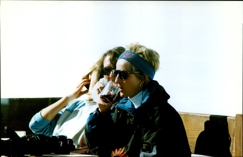 Princess Diana on a skiing holiday in Lech am Arlberg. Here with her friends Kate Menzies and Catherine Soames - Vintage Photograph