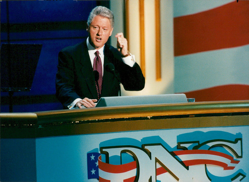 Bill Clinton taalar at National Convention - Vintage Photograph