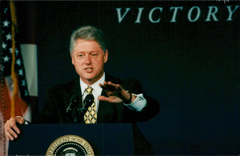 Bill Clinton taalar at National Convention - Vintage Photograph