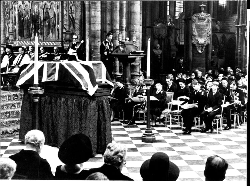 Prince Charles speaks at the Earl Mountbattens funeral in Westminster Abbey. Queen Elizabeth and Prince Philip is seen in the first row - Vintage Photograph