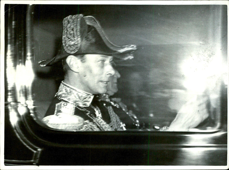King George VI of the car the day he was proclaimed king - 15 December 1936 - Vintage Photograph