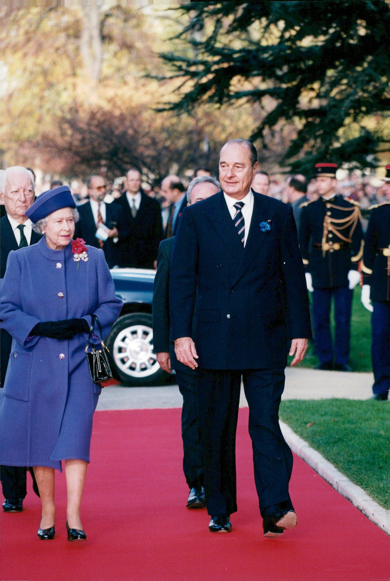 Jacques Chirac together with Queen Elizabeth II at the Memorial Event of the 80th anniversary of the First World War. - Vintage Photograph