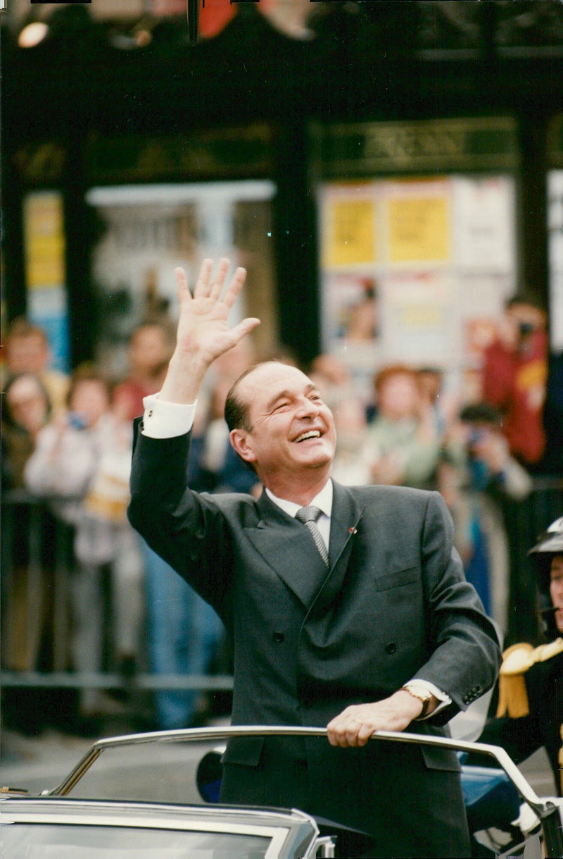 Jacques Chirac welcomes the public&