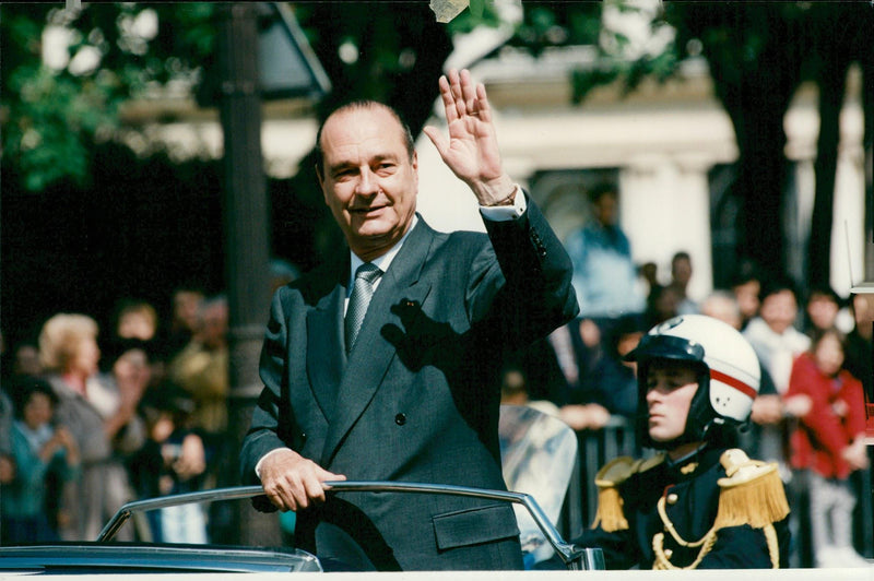 Jacques Chirac welcomes the public&