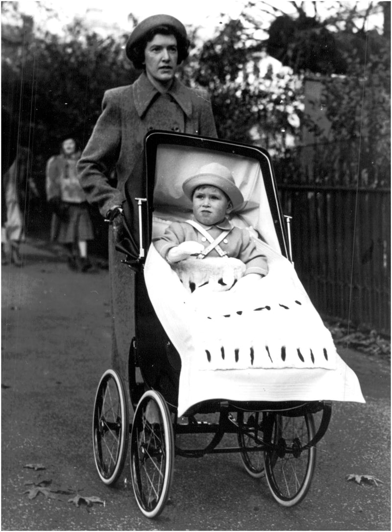 Prince Charles becomes skjutsad of the family's nanny Mabel Anderson - Vintage Photograph