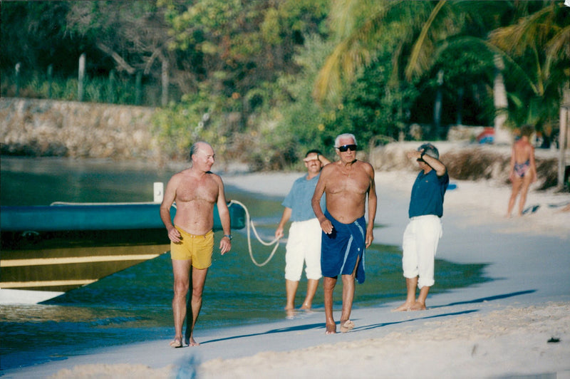 Fiat's owner, Giovanni Agnelli, on vacation in the Caribbean. - Vintage Photograph