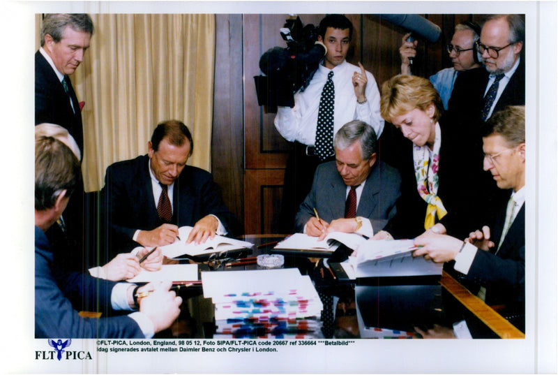 Responsible Daimler-Benz and Chrysler will sign the agreement on the merger of the two companies. - Vintage Photograph