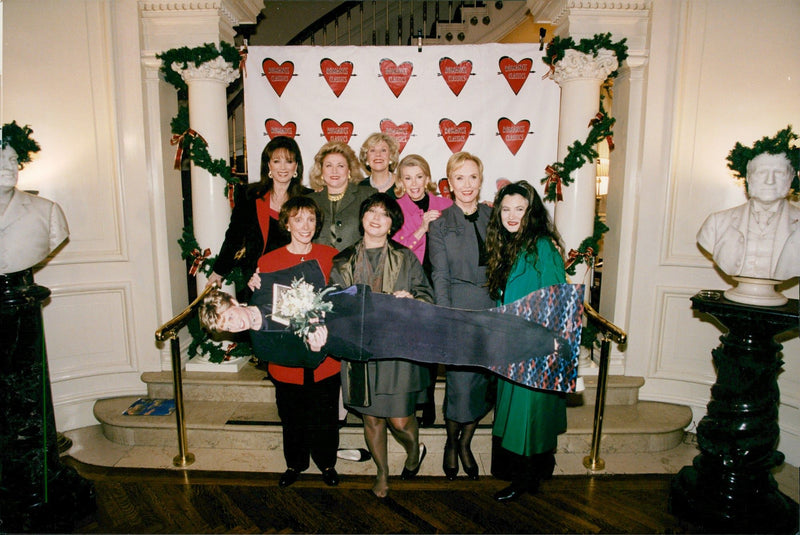 Group picture of Jackie Collins and seven other screenwriters to program series of Princess Diana. - Vintage Photograph