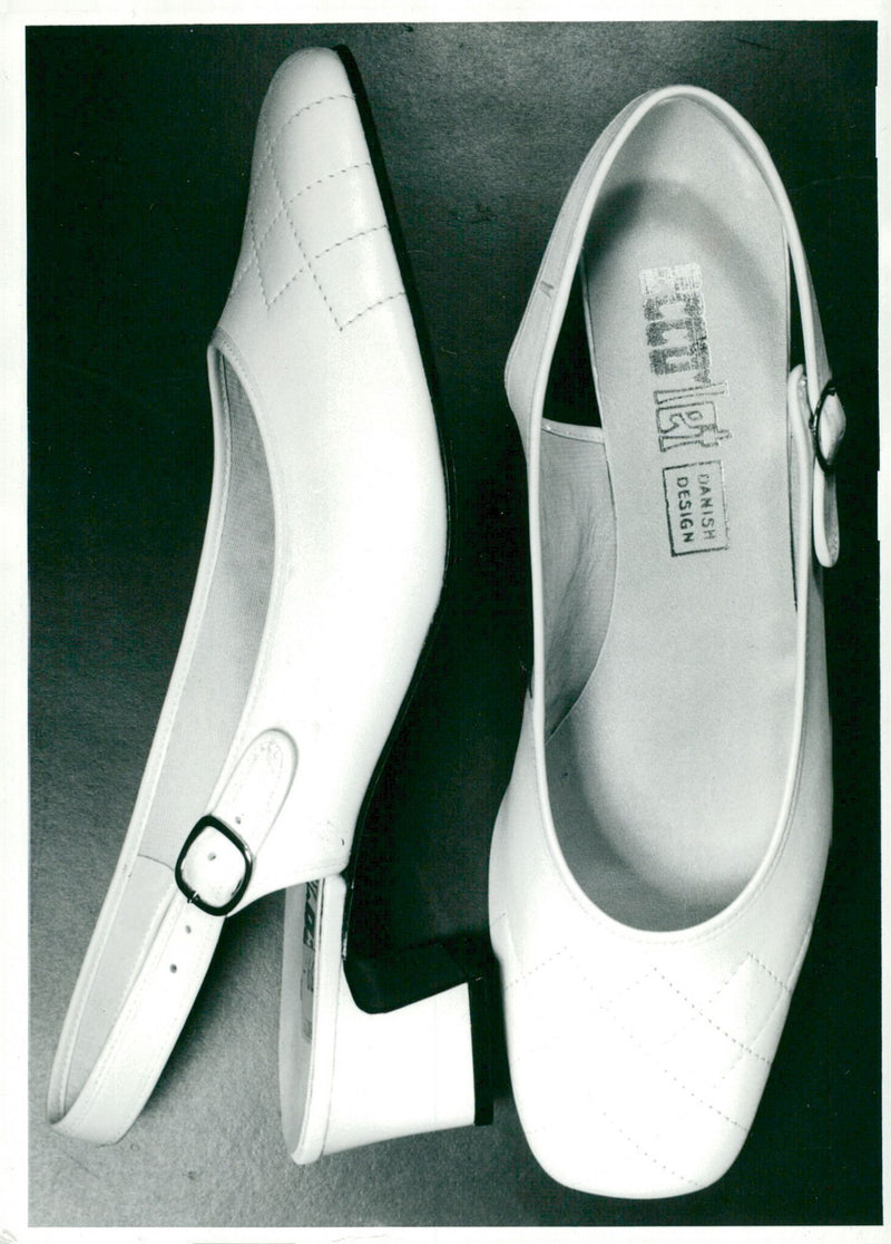 A similar pair Jeanette Johansson shoes in beige leather who disappeared in connection with the murder. - Vintage Photograph