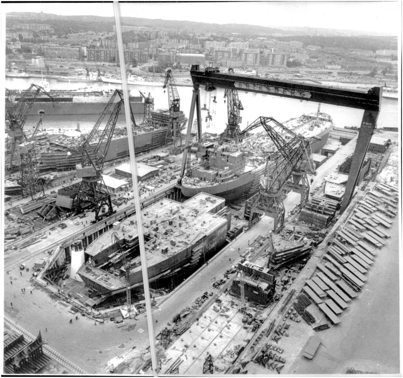 In Eriksbergs building dock, two tankers 130 000-ton class produced in parallel. On ships beds made mainly tankers. - Vintage Photograph