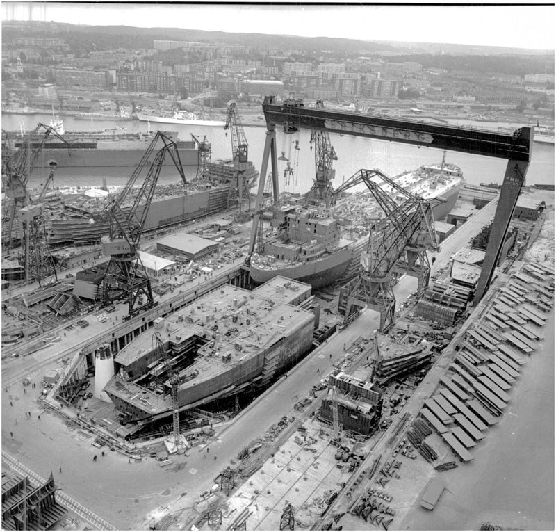 In Eriksbergs building dock, two tankers 130 000-ton class produced in parallel. On ships beds made mainly tankers. - Vintage Photograph