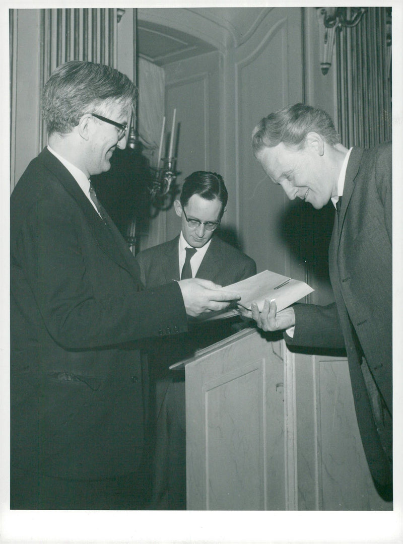 Supreme Court President BjÃ¶rn Kjellin handed over the scholarship to the writer Per Anders FogelstrÃ¶m - Vintage Photograph