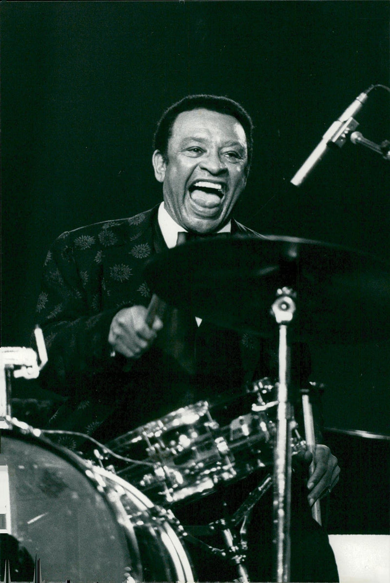 Lionel Hampton on his birthday, plays a concert at the Pantin Hippodrome. - Vintage Photograph