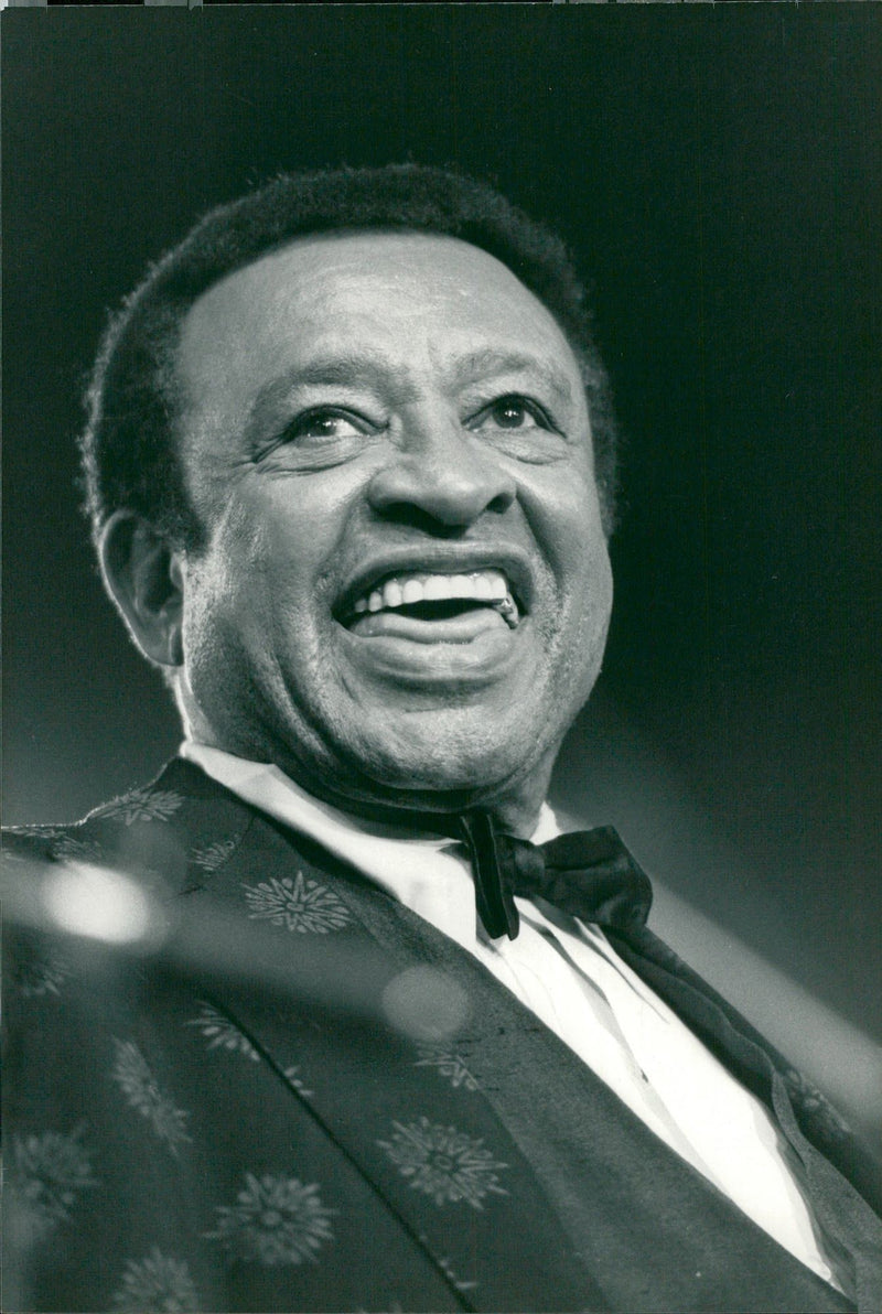 Lionel Hampton on his birthday, plays a concert at the Pantin Hippodrome. - Vintage Photograph